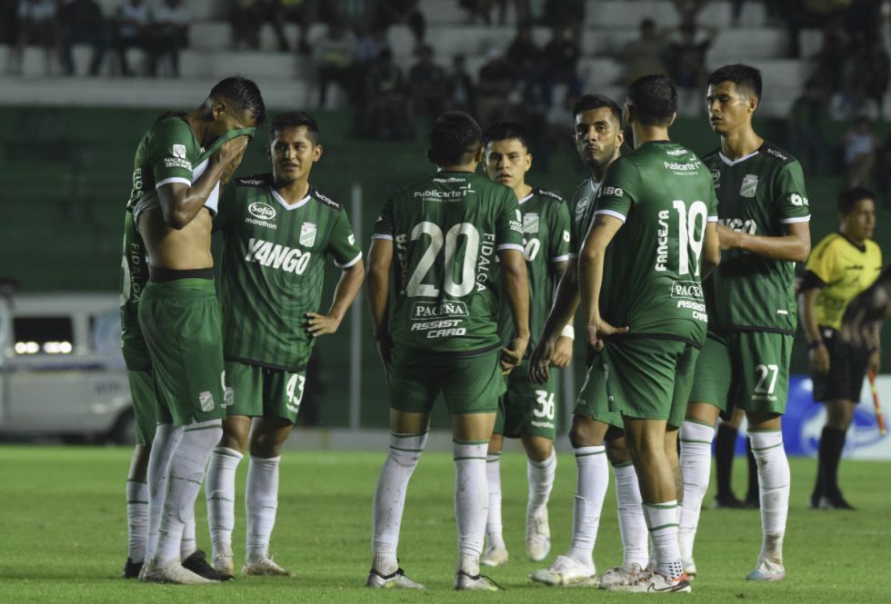 Oriente Petrolero y Royal Pari se perjudican con un empate en blanco 