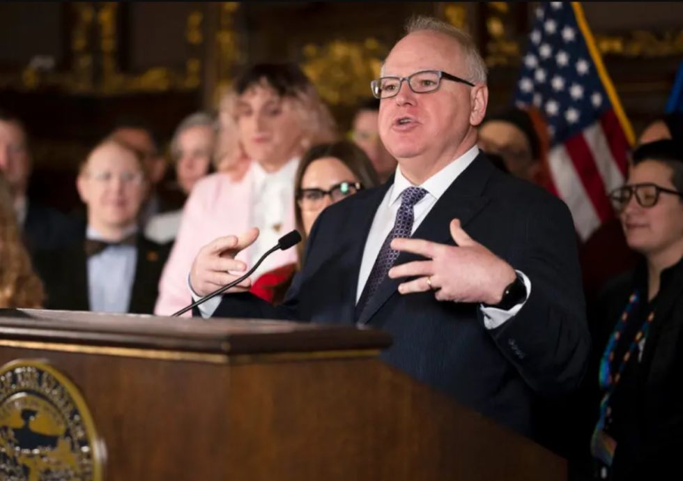 ¿Quién es Tim Walz, el gobernador de Minnesota elegido por Kamala Harris para ser vicepresidente?