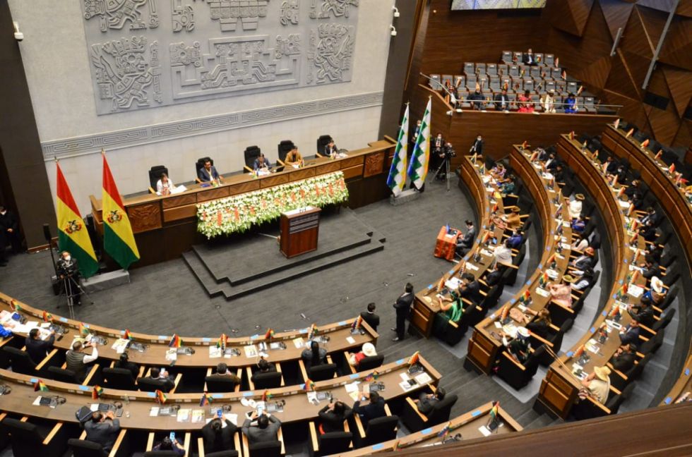 Cuestionan que escaños se definan por referéndum y no por el Censo