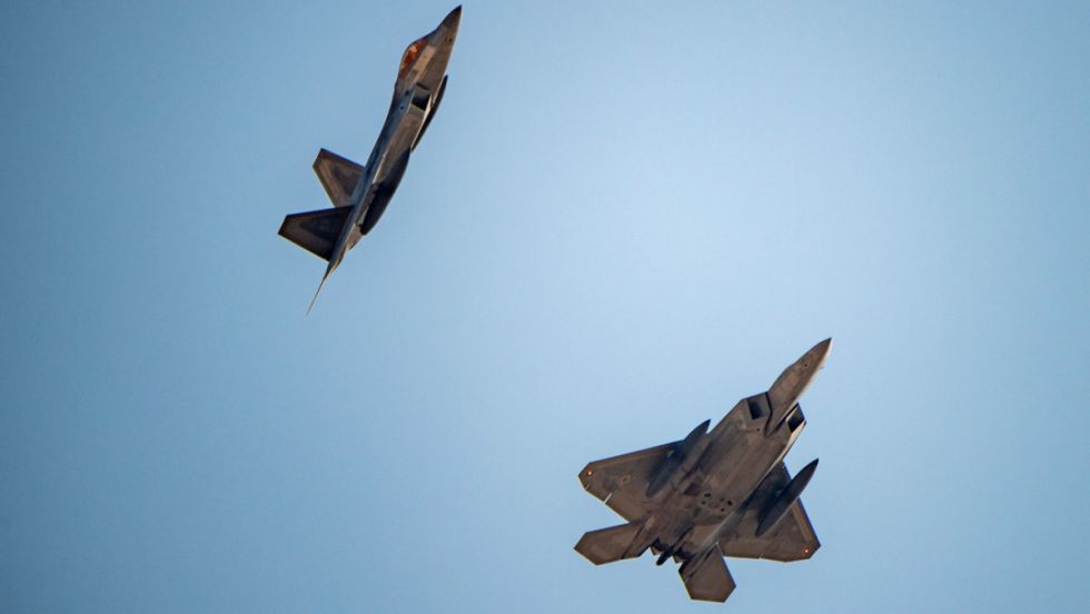 Cazas F-22 de EEUU llegan a Oriente Medio