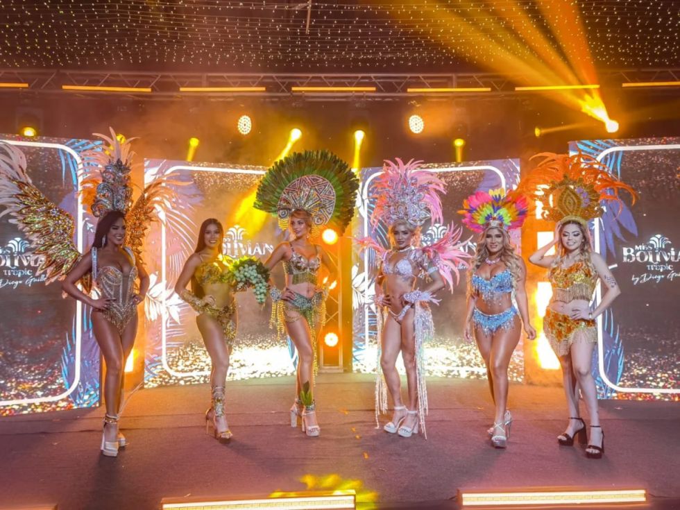 Mayckeline Ortega junto a otras candidatas