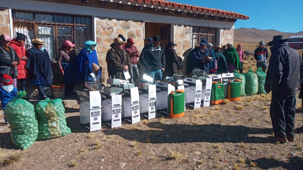 Prosol: Productores de papa y manzanilla de Chorcoya Avilés reciben equipamiento 