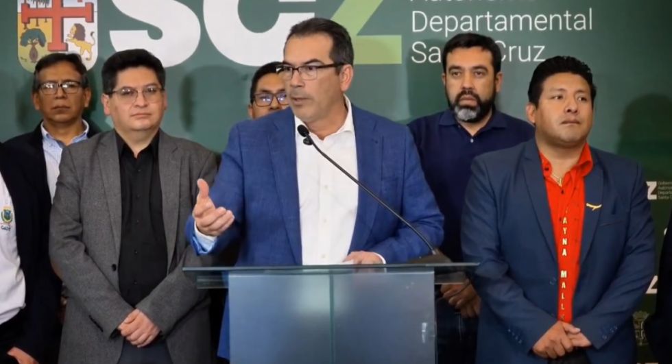 Gobernadores del país y el Gobierno acuerdan la reprogramación del pago de deudas con el FNDR