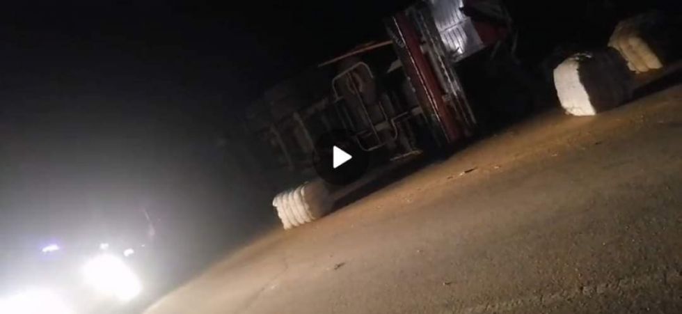 Suman tres las muertes por vuelco de un tráiler