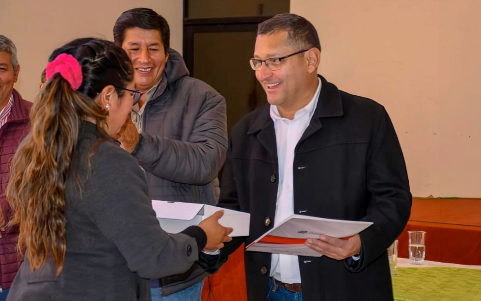Prosol: Gobernación entregó más de Bs 2 MM en Padcaya 