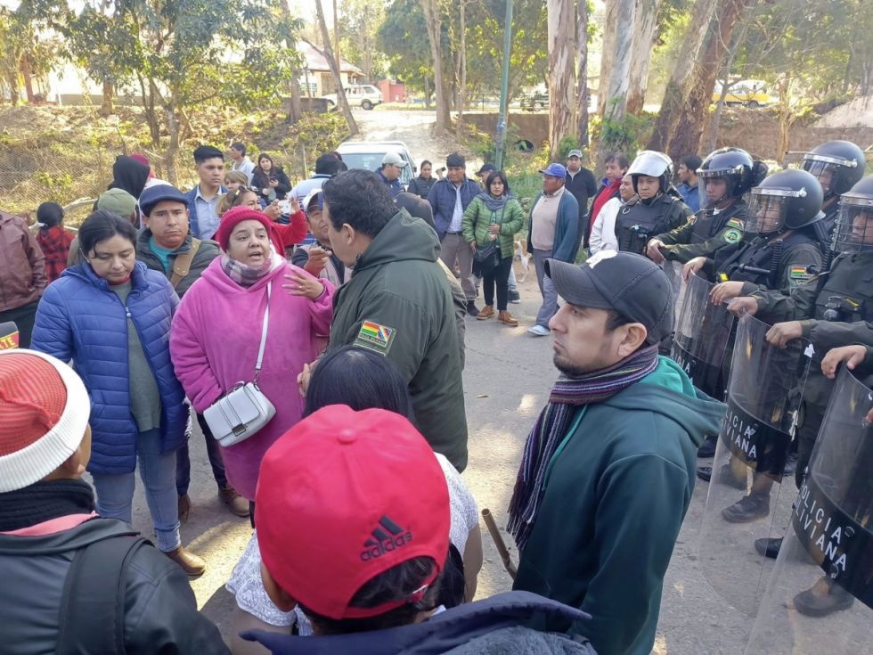 El tránsito sobre la carretera Bermejo – Tarija se encuentra expedito tras levantarse el bloqueo vecinal