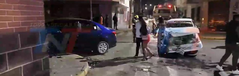 Dos vehículos colisionan en Tarija y dejan graves daños materiales  