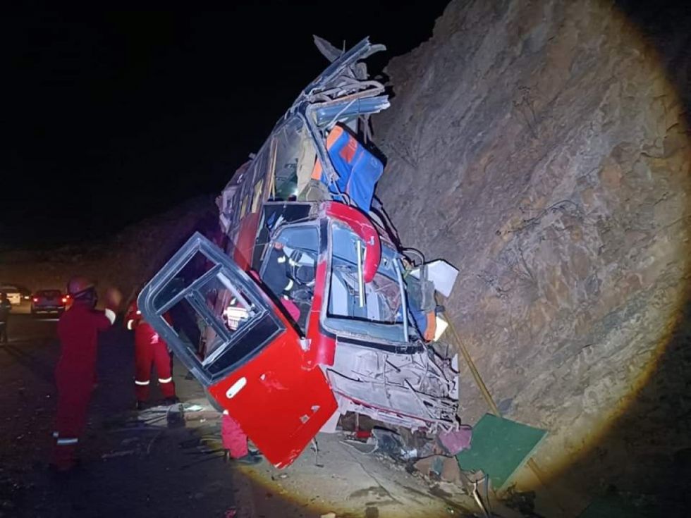 Se eleva a 15 el número de fallecidos por el accidente del bus Narváez en Tarija