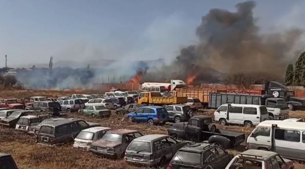 Fuerte incendio en Tablada Grande afecta depósito de DIRCABI 