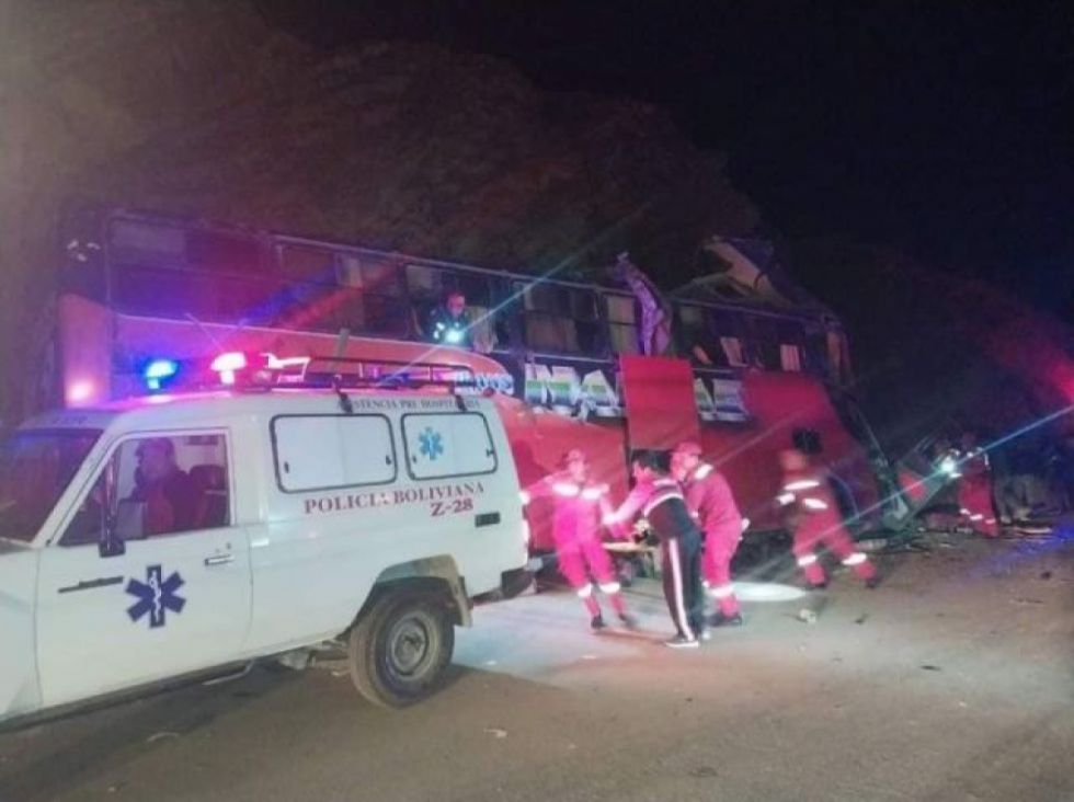Muere otro pasajero del bus Narváez, sube a 17 el número de fallecidos 