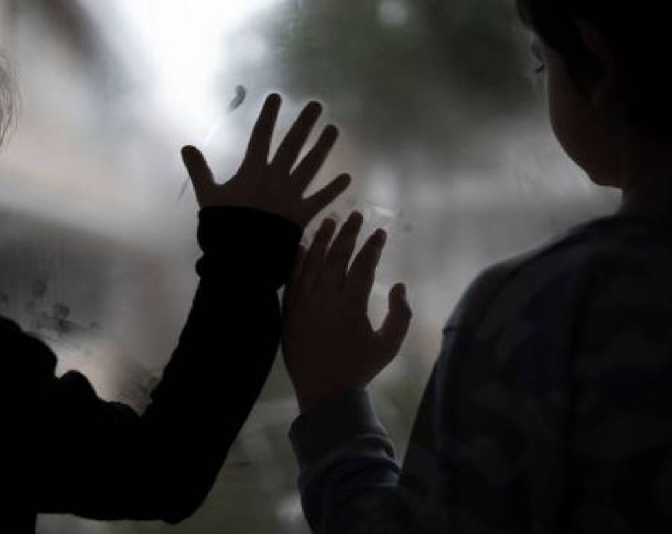 Tarija: Madre abandona a sus hijos encerrados para irse a beber