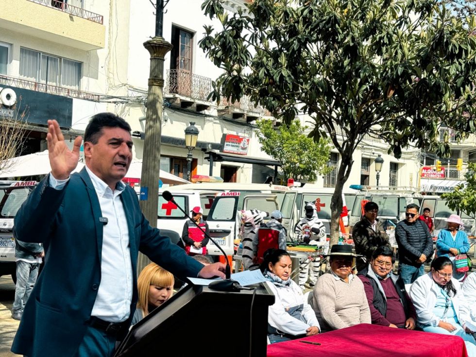 La Alcaldía equipa 10 ambulancias para el Centro de Emergencias Médicas 