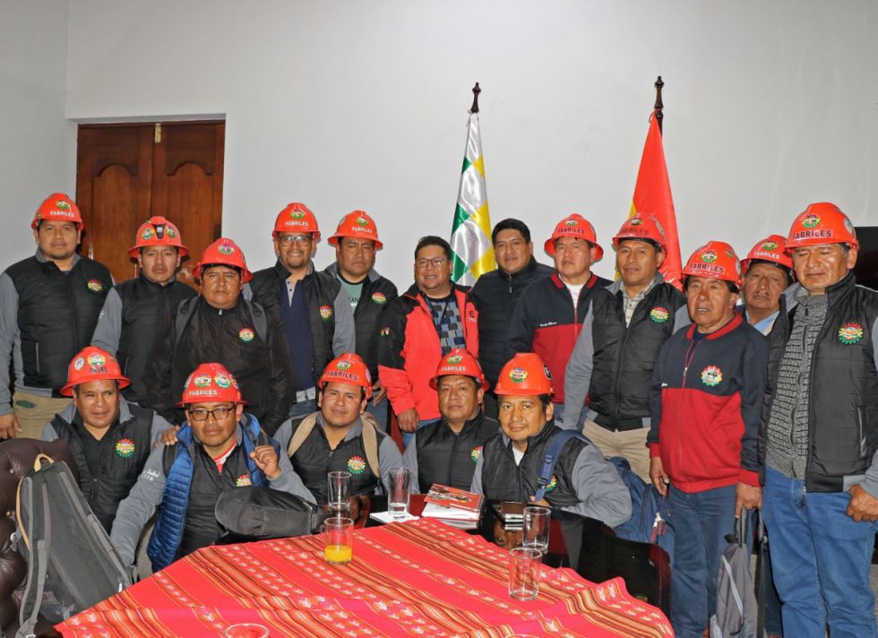 Trabajo y fabriles acuerdan agenda para septiembre