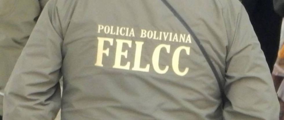 Con un arma de fuego, un extranjero intentó atracar a pasajeros de un minibús en Cochabamba