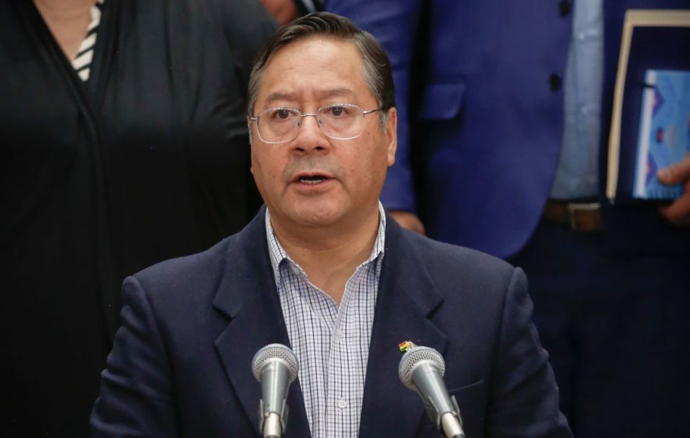 Arce denuncia afanes de convulsionar el país y afirma que responderá con trabajo y gestión
