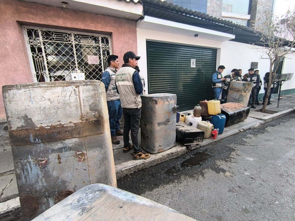 Decomisan 1.400 litros de combustible en operativos en Tarija 