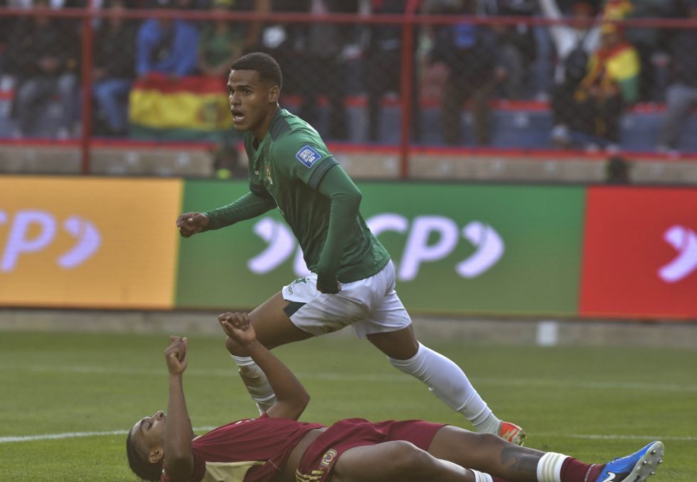Bolivia cumple en El Alto con una goleada