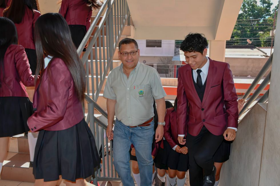 La Gobernación equipará el colegio 8 de Septiembre de Bermejo 	