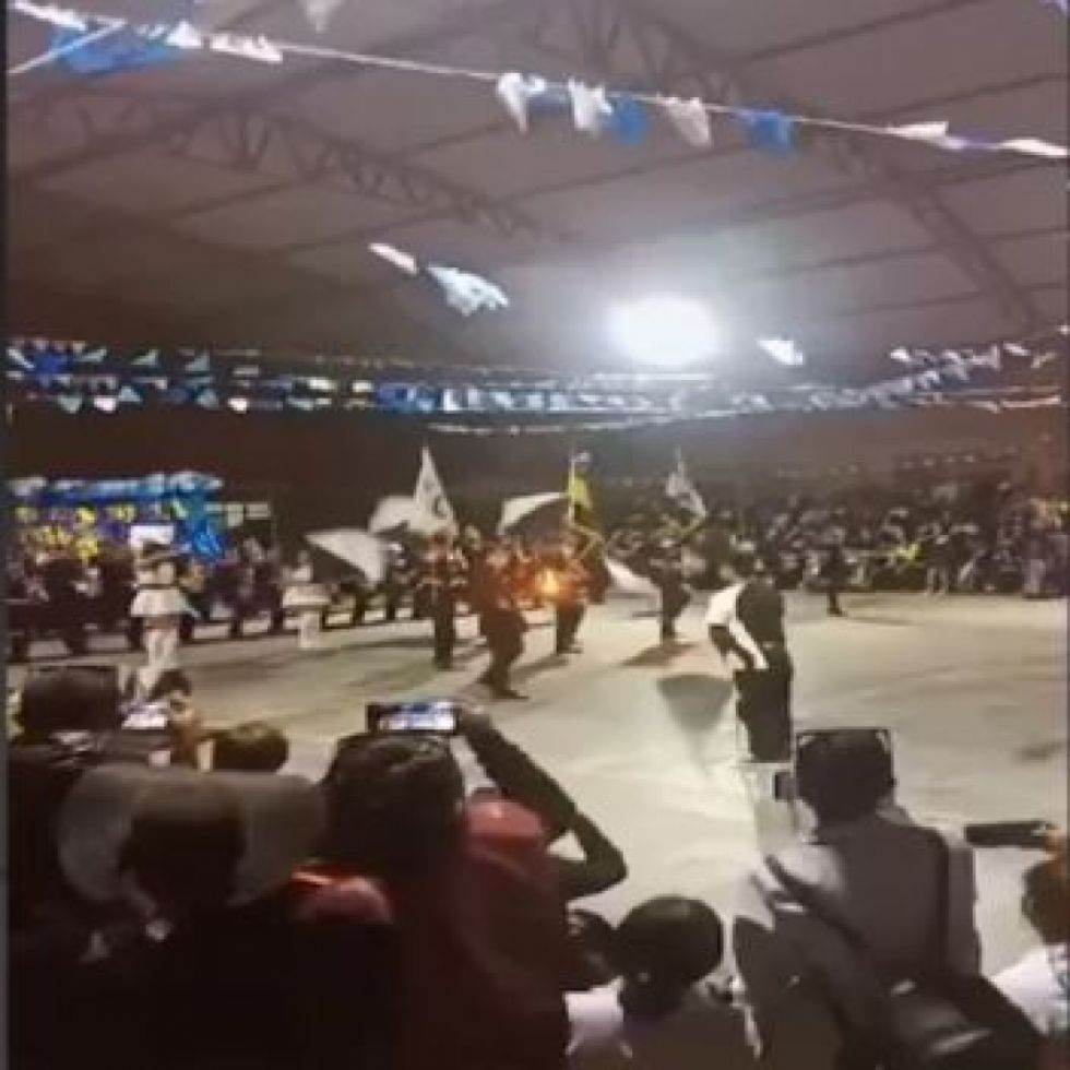 Video: Estudiante se quema en plena demostración de su banda en Quillacollo