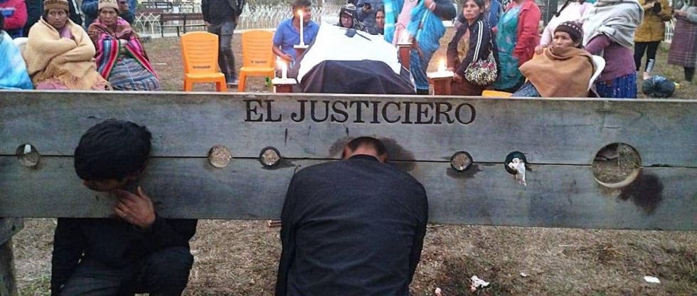 Velan cuerpo de comerciante asesinado frente a dos de sus presuntos atracadores en Apolo