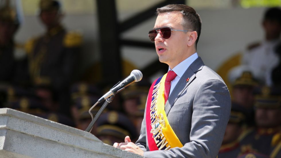 Noboa promete pagar electricidad de hogares en Ecuador