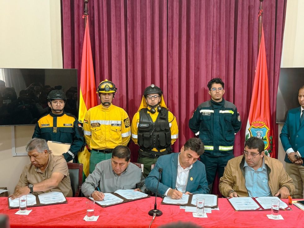 Cuatro alcaldes sellan una alianza contra los incendios 