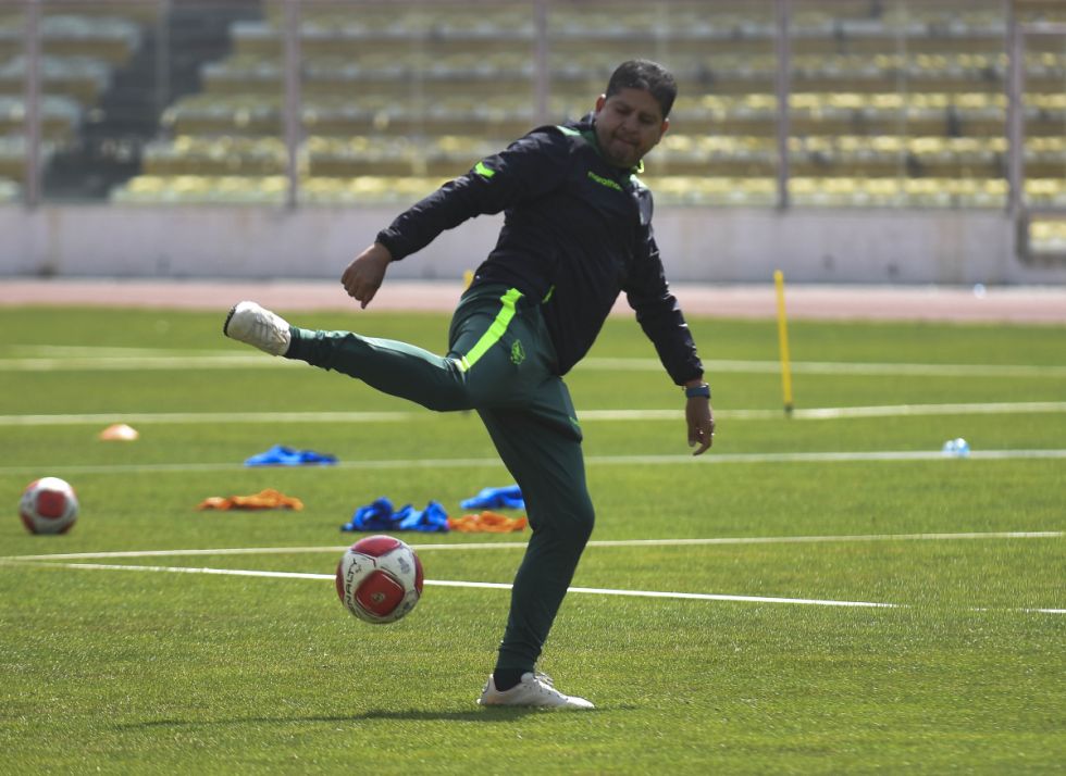 Villegas busca jugar con autoridad ante Chile