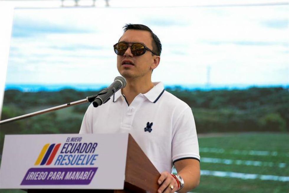 Noboa veta parcialmente Ley de Armas en Ecuador