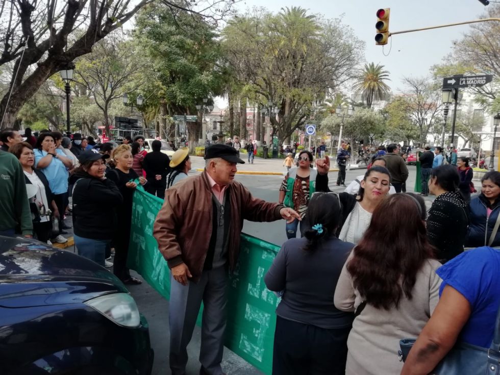 Sector salud protesta por la deuda del bono vacunación 
