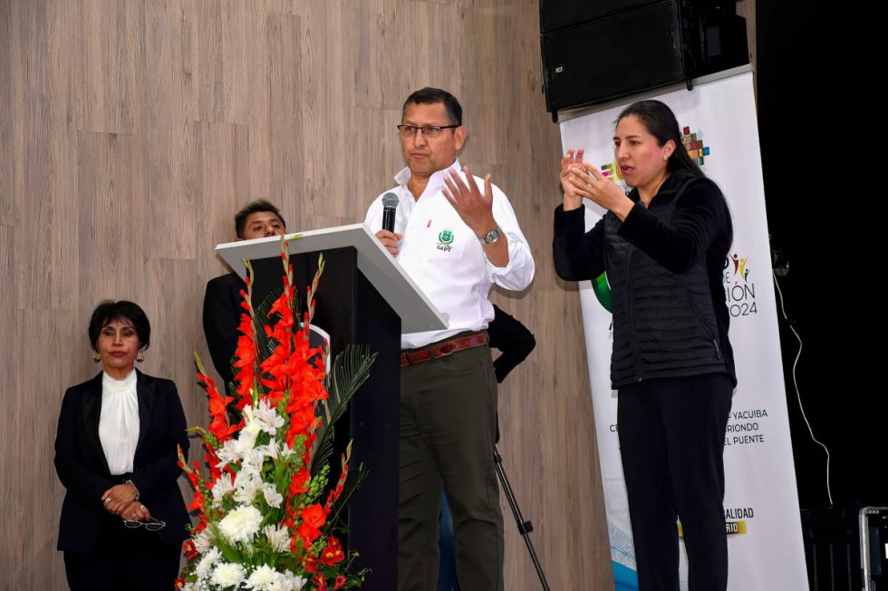 Montes exhortó a cambiar estructuras de la educación 