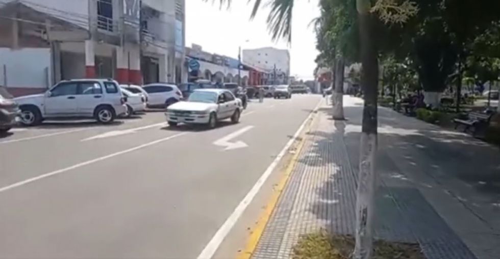 Delincuentes a bordo de motocicleta disparan a cambista y huyen con Bs 100.000