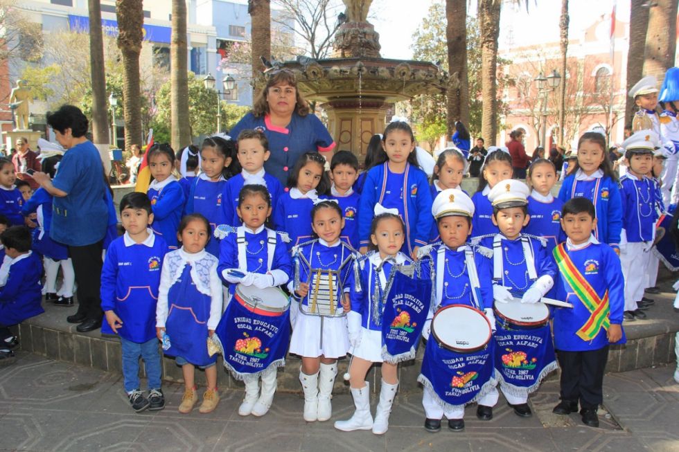 La banda junto a la profe Graciela