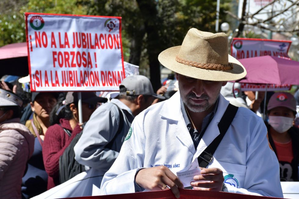 Tensión por la Ley 035, jubilados la apoyan y trabajadores la rechazan