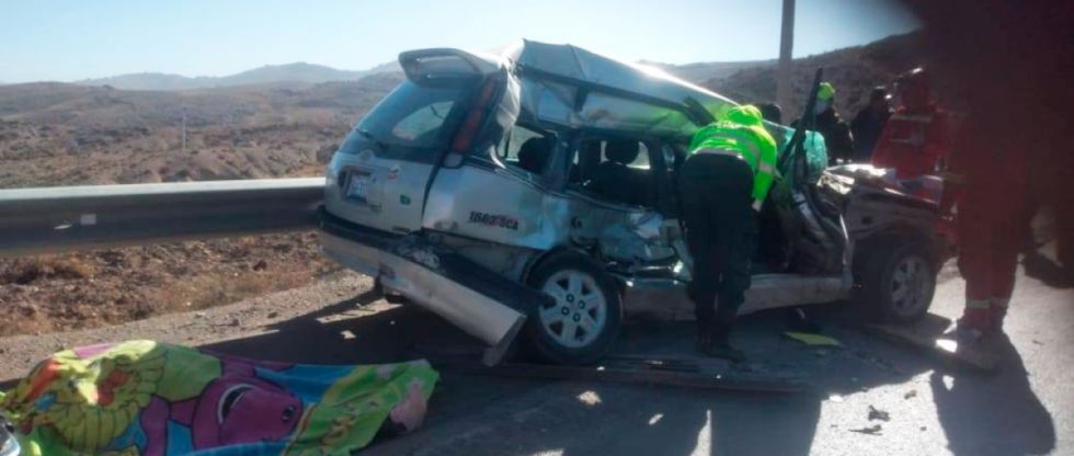 Una mujer muere en un aparatoso accidente en la ruta Potosí-Uyuni 