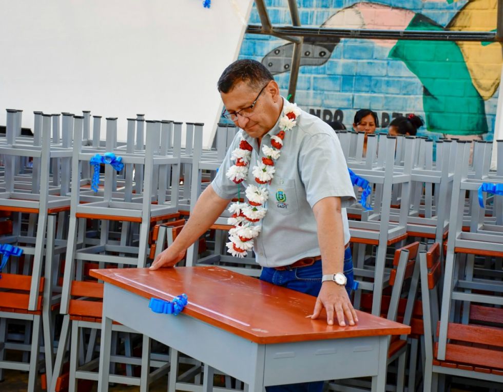 Entregan equipamiento para doce escuelas de San Lorenzo