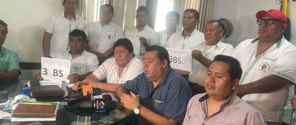 Micreros anuncian incremento de pasajes en Santa Cruz