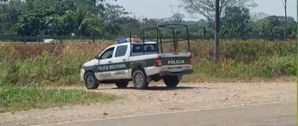 Hallan restos óseos humanos en el patio de una casa mientras cavaban un pozo séptico