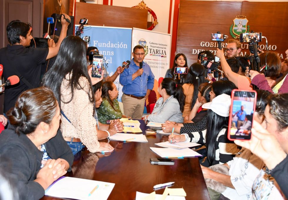 Montes resalta rol de las mujeres en el desarrollo económico