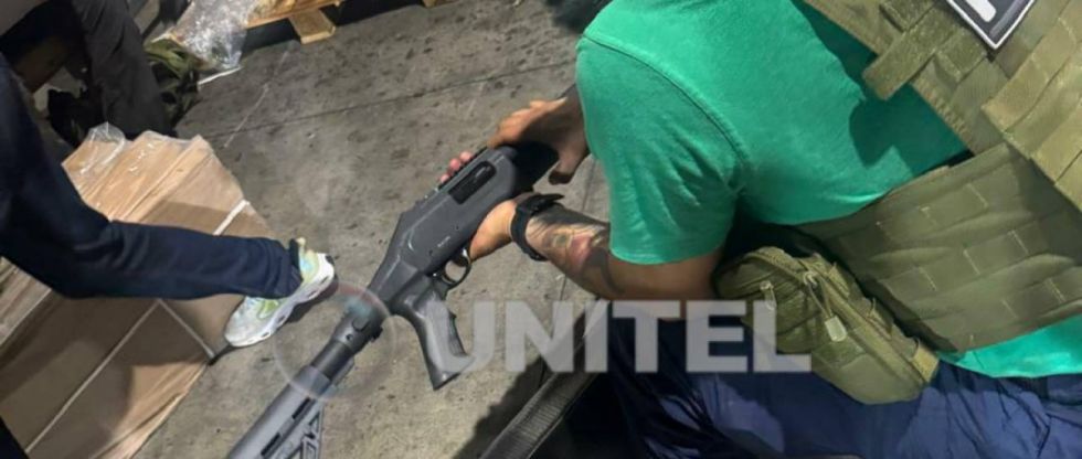 Reportan la incautación de fusiles de asalto AK-47 en el aeropuerto Viru Viru