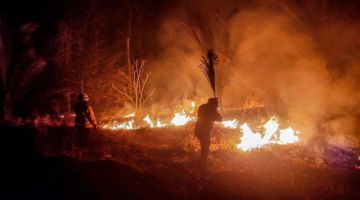 Bomberos salieron ilesos tras quedar atrapados en medio de los incendios en Monte Verde