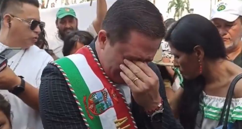 El alcalde de un municipio cruceño rompe en llanto por la falta de ayuda para sofocar los incendios