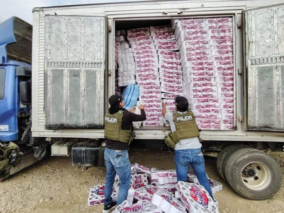 Hallan 591 kilos de marihuana camuflada en carga de papel higiénico 