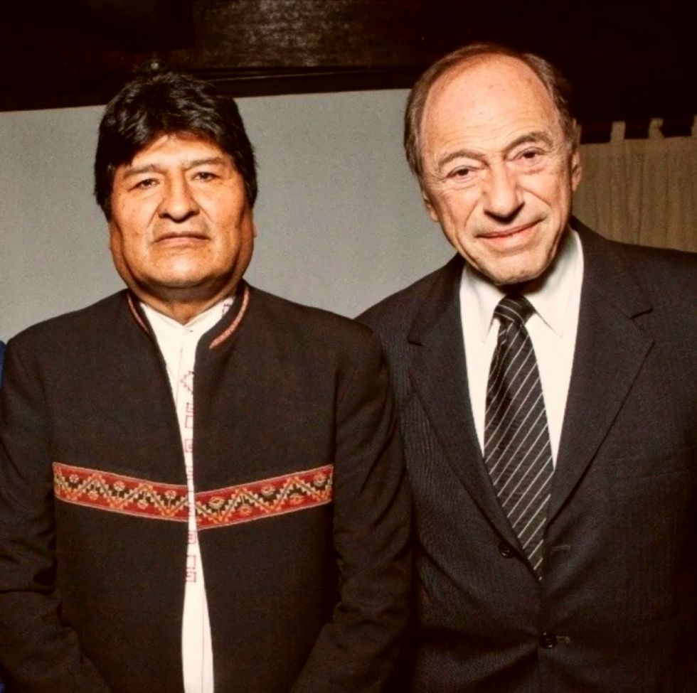 Denuncian que ex procurador dio contratos externos a asesor de Evo