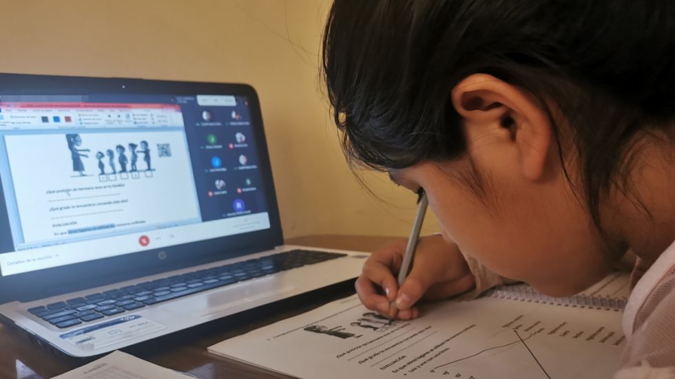 El colegio La Paz aplica clases virtuales tras suspensión por caso de meningitis 