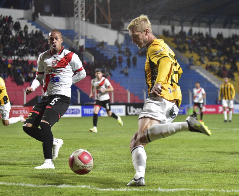 The Strongest se lleva un  punto de la Villa Imperial 