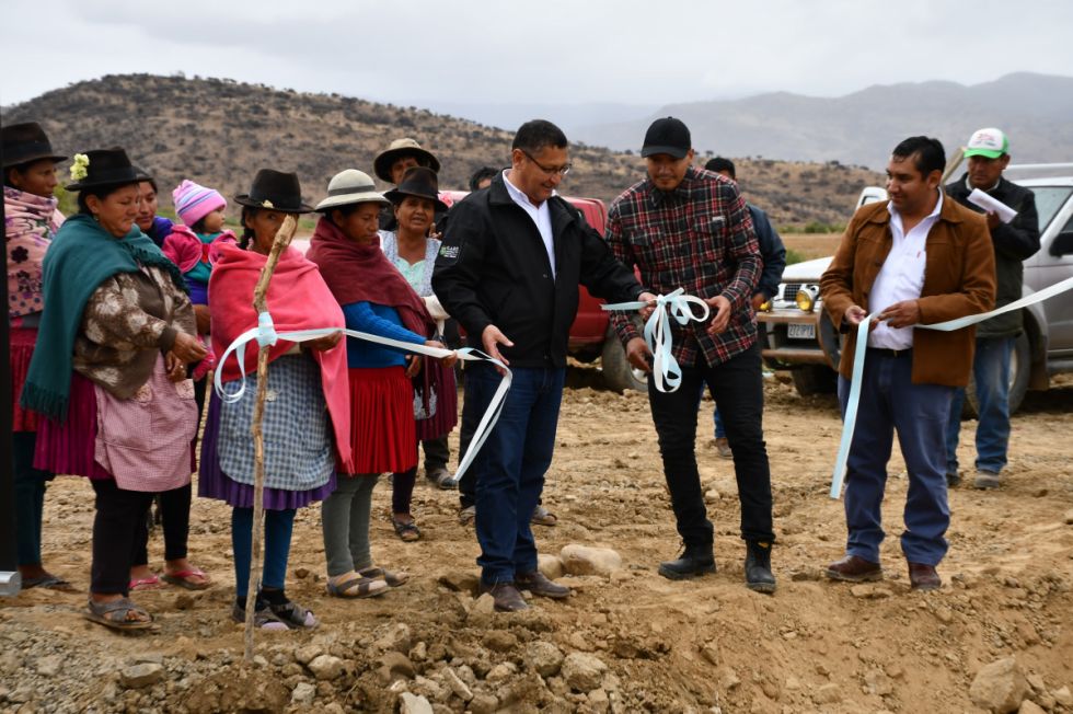 La Gobernación de Tarija entregó nueve reservorios de agua en Uriondo