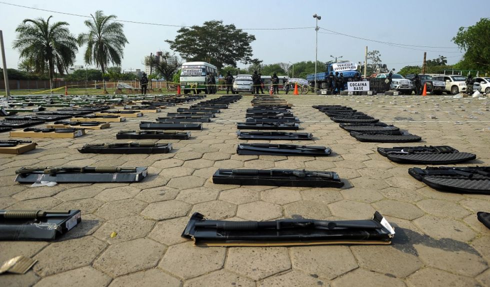 Abogado ofreció $us 50 mil para sacar 192 fusiles del aeropuerto