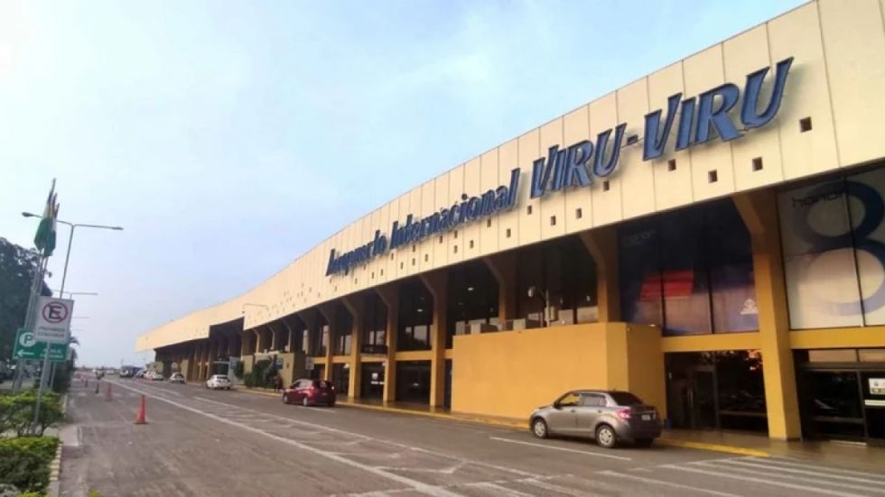 Suspenden temporalmente vuelos en el Aeropuerto de Viru Viru por la intensa humareda