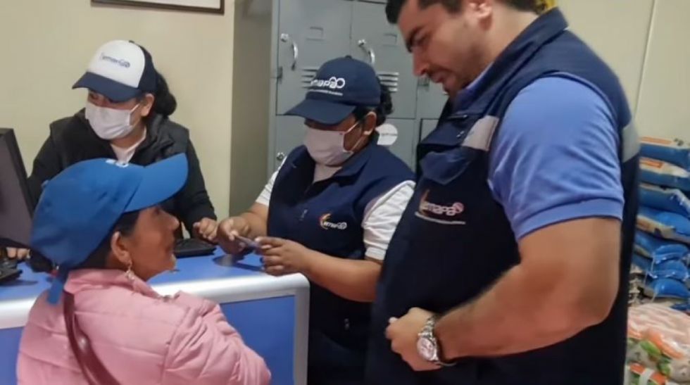 Vuelven las filas y los reclamos en Emapa Tarija por la venta de arroz