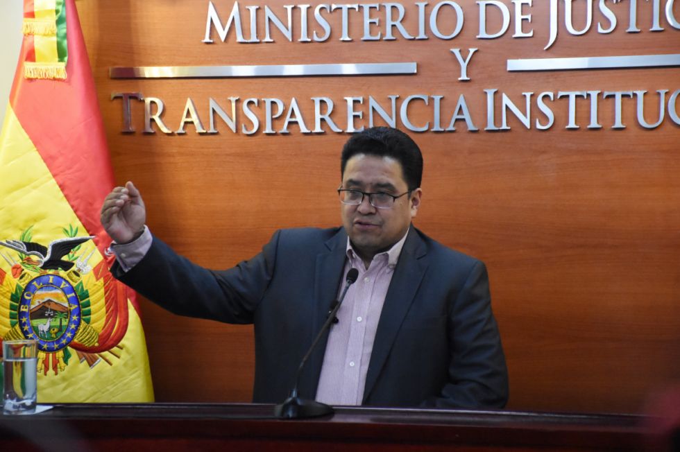 Ministro recuerda que puede haber orden de aprehensión si Evo no se presenta a declarar en Tarija  